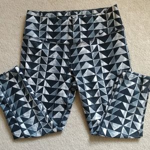 Nike dry fit medium print crop